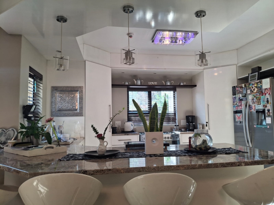 4 Bedroom Property for Sale in WestLake Country Safari Estate North West